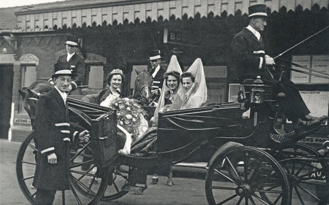 [1946CarnivalQueen]