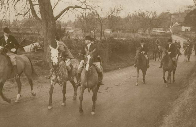 [Ledbury Hunt at Bosbury]