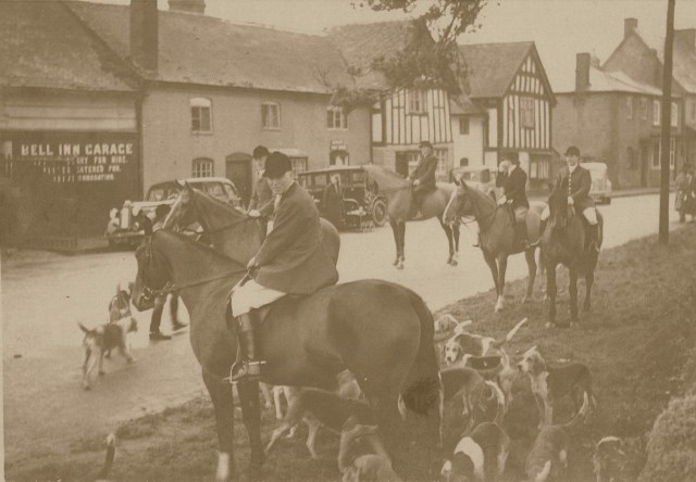 [Ledbury Hunt at Bosbury]