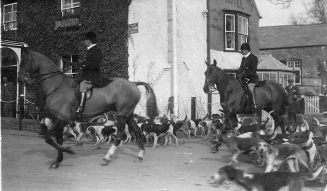 [Ledbury Hunt at Dymock]