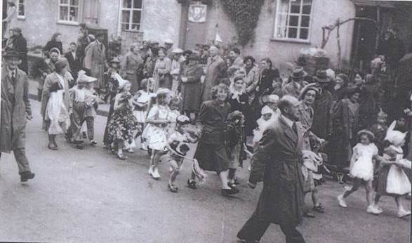 [1953 Fancy Dress Competition]